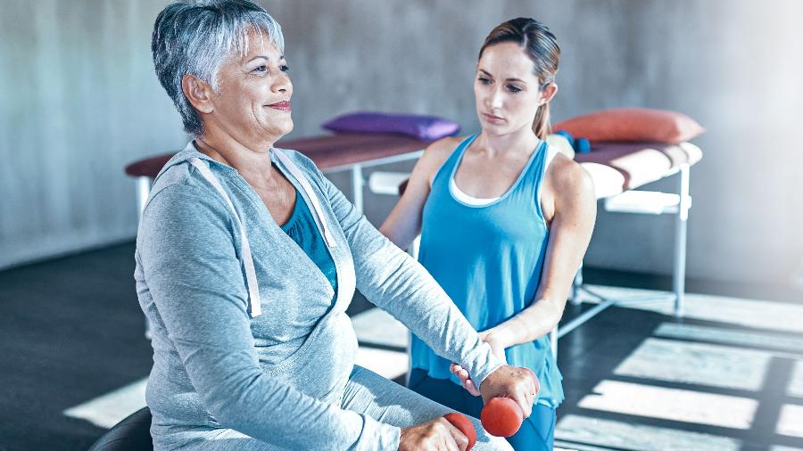 Benefícios da suplementação de HMB para idosos com sarcopenia e exercício de resistência